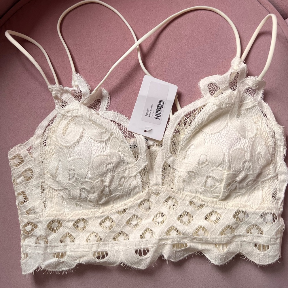 ✨NWT✨ White Lace Bralette